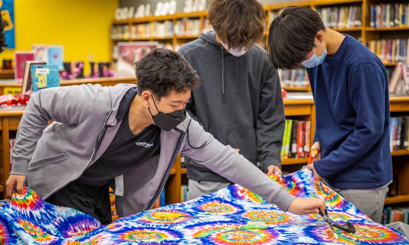 Students make blankets